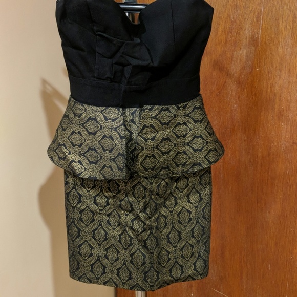 Black and gold strapless peplum dress - Picture 1 of 4